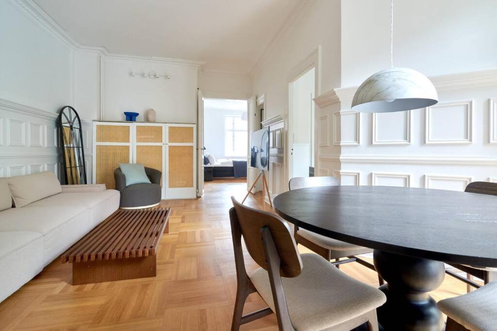Spacious 3 Bedroom Manor Flat Next To Tivoli Kopenhagen Exterior foto