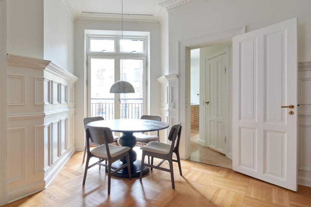 Spacious 3 Bedroom Manor Flat Next To Tivoli Kopenhagen Exterior foto