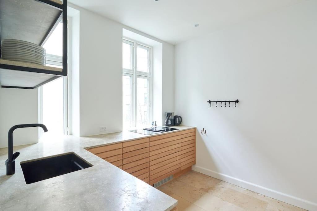 Spacious 3 Bedroom Manor Flat Next To Tivoli Kopenhagen Exterior foto