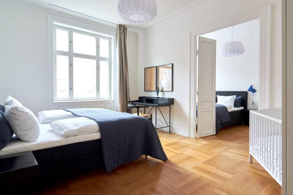 Spacious 3 Bedroom Manor Flat Next To Tivoli Kopenhagen Exterior foto