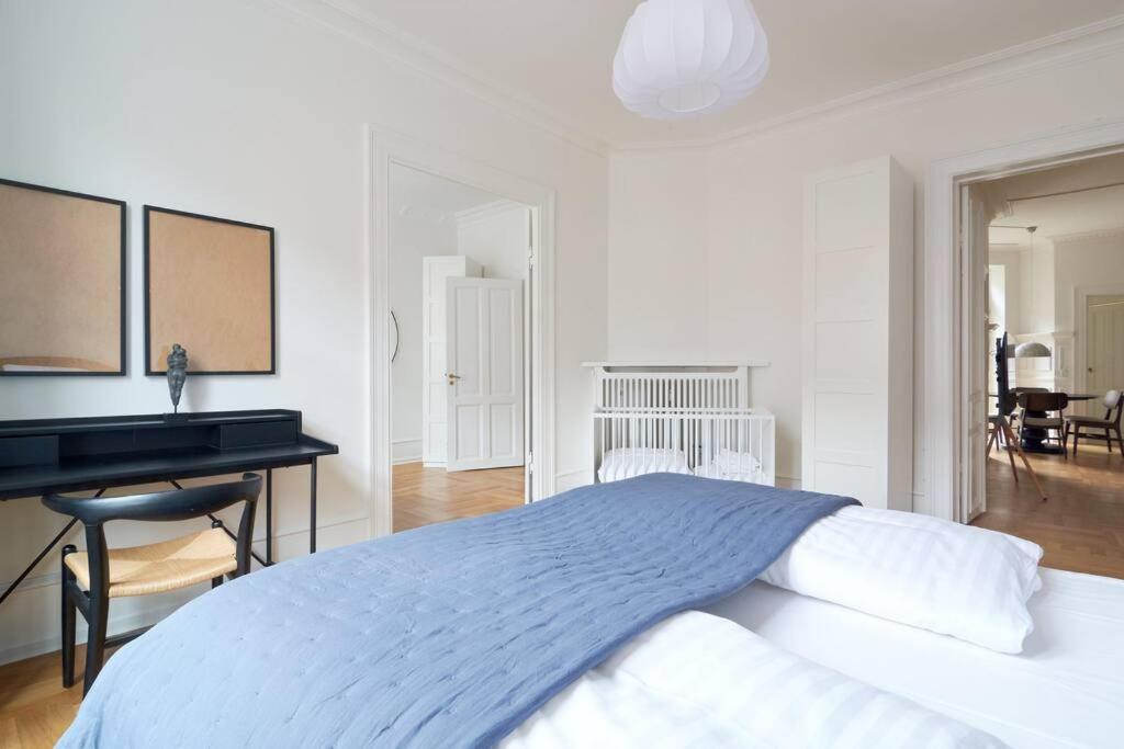 Spacious 3 Bedroom Manor Flat Next To Tivoli Kopenhagen Exterior foto